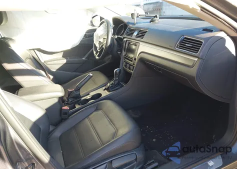 2017 Volkswagen Passat 1.8T R-Line из США, поврежденный, VIN 1VWDT7A33HC068116